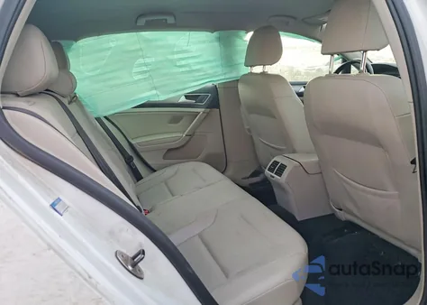 2015 Volkswagen Golf z USA, uszkodzony, nr VIN 3VW217AU3FM044142